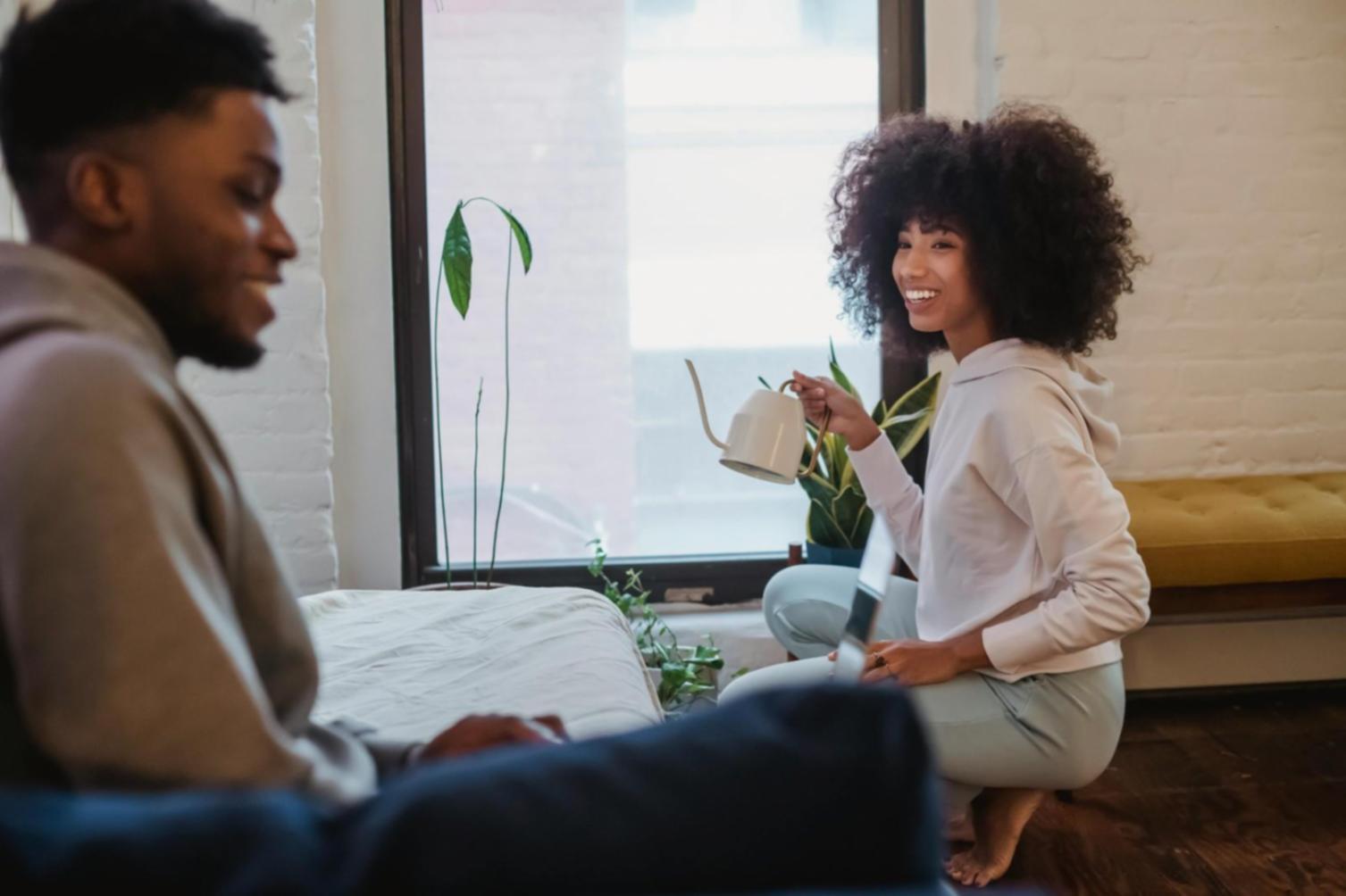 Famiglia che condivide momenti felici insieme