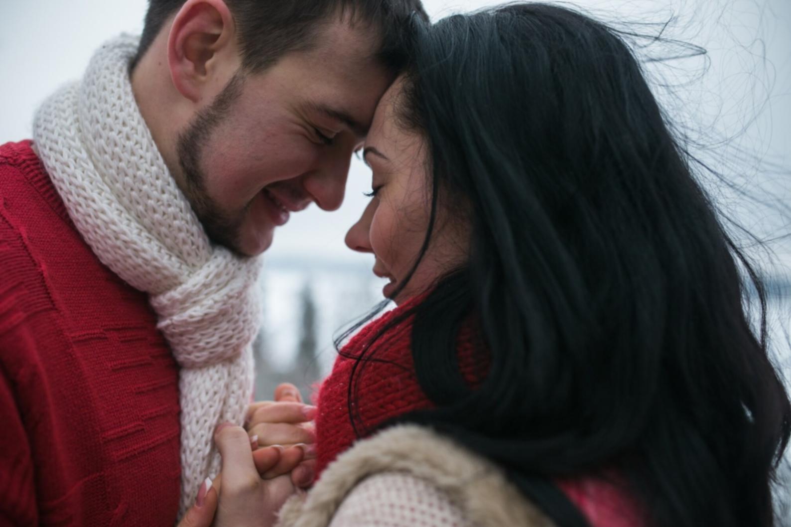 Momento di condivisione tra nonni e nipoti durante un'attività educativa